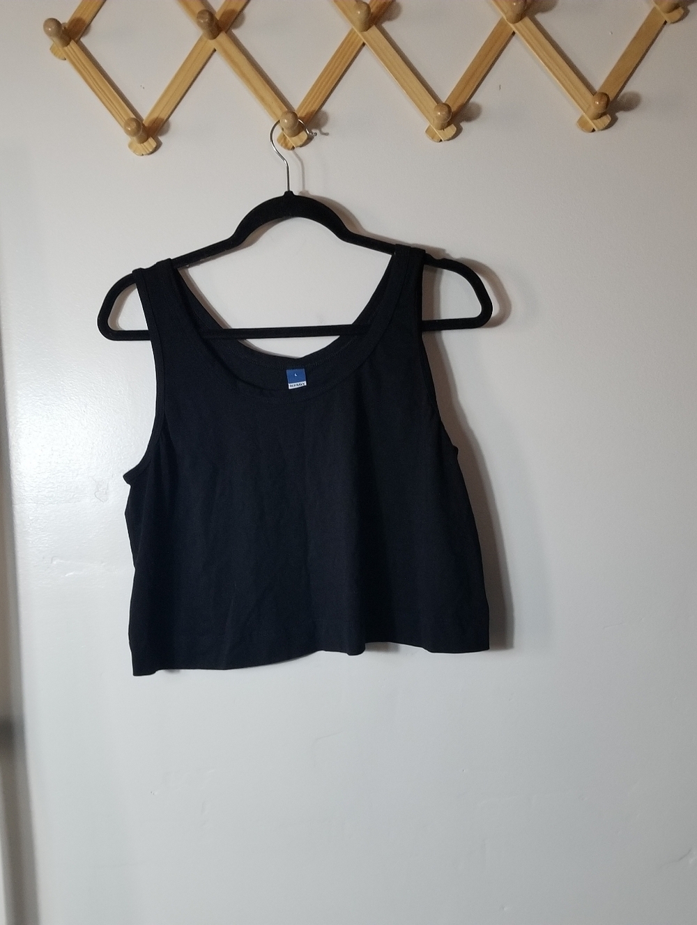 OLD NAVY BLACK CROPPED TANK TOP SIZE LARGE